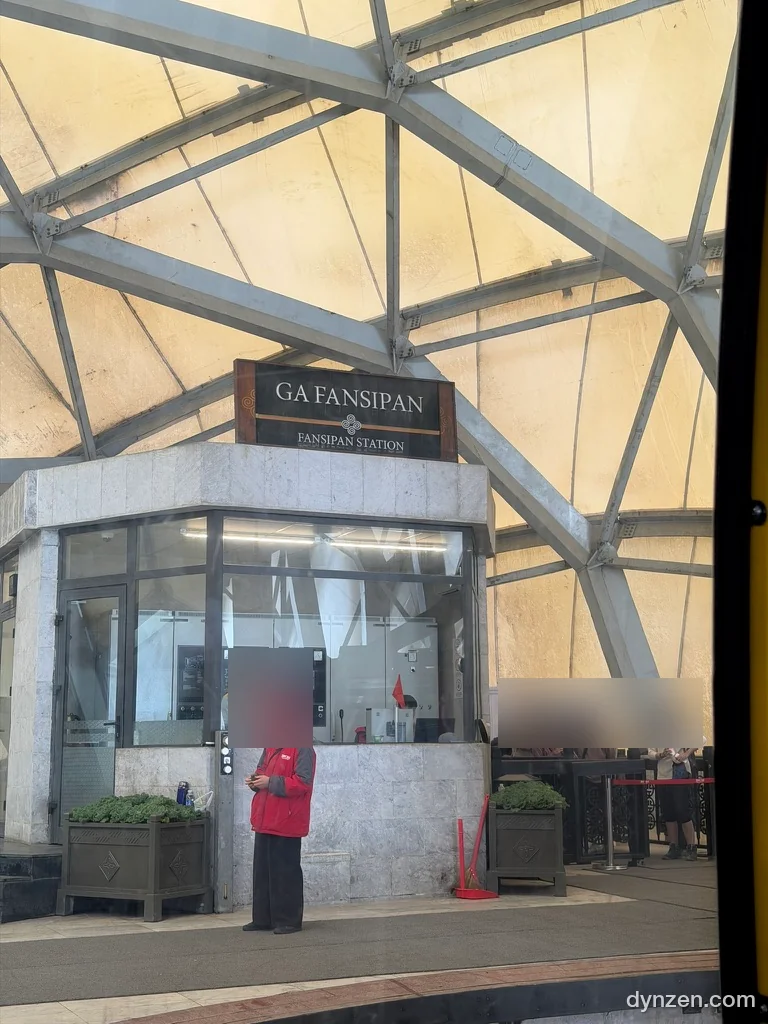Fansipan Station, a booth with a ‘GA FANSIPAN · FANSIPAN STATION’ sign and a white canopy roof